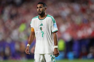محرز يودع لاعبي الأهلي السعودي برسالة مؤثرة محرز يودع لاعبي الأهلي السعودي برسالة مؤثرة