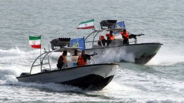 إيران تعلن توقف الحركة تماما في مضيق هرمز