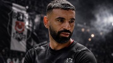 فرج عامر: أتمنى ألا تشغل مشاكل بشكتاش المالية صلاح عن إبداعه الكروي فرج عامر: أتمنى ألا تشغل مشاكل بشكتاش المالية صلاح عن إبداعه الكروي