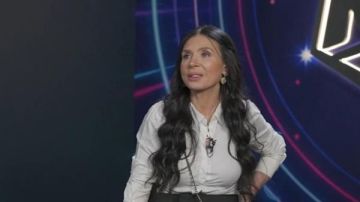 دينا تفتح قلبها للجمهور.. هذه حقيقة موقف ابني من عملي دينا تفتح قلبها للجمهور.. هذه حقيقة موقف ابني من عملي