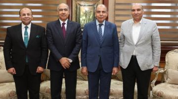 محافظ المنيا يلتقي وفد هيئة النيابة الإدارية لبحث تعزيز التعاون المشترك وضبط الأداء المالي والإداري محافظ المنيا يلتقي وفد هيئة النيابة الإدارية لبحث تعزيز التعاون المشترك وضبط الأداء المالي والإداري