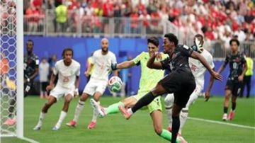 بونو ينقذ المغرب من فرص كندا.. والتعادل السلبي يحسم الشوط الأول مع إصابة الصيباري بونو ينقذ المغرب من فرص كندا.. والتعادل السلبي يحسم الشوط الأول مع إصابة الصيباري