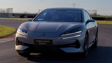 كهربائية خارقة.. ماذا تقدم سيارة دينزا Z9 GT؟ كهربائية خارقة.. ماذا تقدم سيارة دينزا Z9 GT؟
