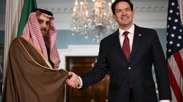 وزيرا خارجية السعودية وأمريكا يبحثان مستجدات الأوضاع في المنطقة وزيرا خارجية السعودية وأمريكا يبحثان مستجدات الأوضاع في المنطقة