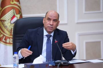 وزير العمل: الخميس المقبل إجازة رسمية للعاملين بالقطاع الخاص وزير العمل: الخميس المقبل إجازة رسمية للعاملين بالقطاع الخاص
