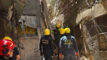 سقوط أجزاء من عقار مجاور للعقار المنهار بالإسكندرية سقوط أجزاء من عقار مجاور للعقار المنهار بالإسكندرية
