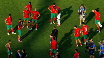 حزن لاعبي منتخب المغرب بعد وداع كأس العالم حزن لاعبي منتخب المغرب بعد وداع كأس العالم