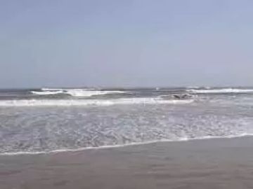 الأرصاد الجوية تحذر من تيارات السحب بالشواطئ وتوضح طرق النجاة منها