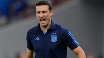 منتخب الأرجنتين يعلن استمرار ليونيل سكالوني.. ورسالة ملهمة لجماهير التانجو: التاريخ لم ينتهِ بعد