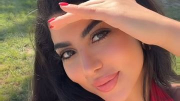 بالأحمر.. كارولين عزمي تخطف الأنظار