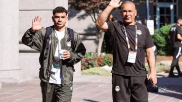 لقطات من تحرك منتخب مصر إلى ملعب مواجهة الأرجنتين في كأس العالم لقطات من تحرك منتخب مصر إلى ملعب مواجهة الأرجنتين في كأس العالم