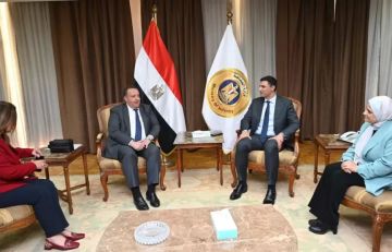 وزير الصناعة ونقيب المهندسين يبحثان آليات الاستفادة من الخبرات والكفاءات الهندسية المصرية وزير الصناعة ونقيب المهندسين يبحثان آليات الاستفادة من الخبرات والكفاءات الهندسية المصرية