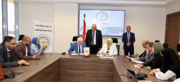 المصرية لنقل الكهرباء تواصل تطوير الشبكة القومية.. وتوقع عقدا لربط محطة محولات سمنود الجديدة صور المصرية لنقل الكهرباء تواصل تطوير الشبكة القومية.. وتوقع عقدا لربط محطة محولات سمنود الجديدة صور