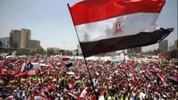 ثورة 30 يونيو .. معركة وطن من البقاء إلى بناء لا يتوقف ثورة 30 يونيو .. معركة وطن من البقاء إلى بناء لا يتوقف