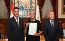 وزير الصناعة ومحافظ القاهرة يسلمان 40 عقد تقنين أوضاع لمصانع وورش بمنطقة شق الثعبان الصناعية