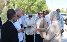محافظ الوادي الجديد تتابع أعمال رصف وتوسعة شارع حي طريق الداخلة