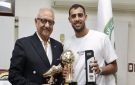 رئيس البنك الأهلي يستقبل أحمد ياسر ريان بعد تتويجه بجائزتي هداف الدوري وأفضل مهاجم