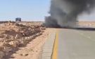 حريق يلتهم سيارة دفع رباعي بعد انقلابها على طريق سيوة مطروح صور - eg