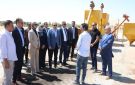 محافظ الوادي الجديد ورئيس هيئة تنمية الصعيد يتفقدان مشروع تطوير مصنع المخلفات الزراعية