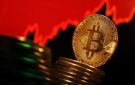  بيتكوين تهبط إلى أدنى مستوياتها في 22 شهرا مع تصاعد رهانات رفع الفائدة الأمريكية