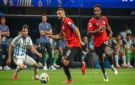 صلاح يشعل الميركاتو.. 4 نجوم عرب ينتظرون الحسم في صيف الانتقالات الساخن