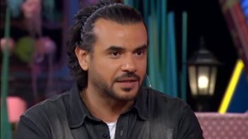 تامر حسني يهنئ ساموزين على أغنيته الجديدة بايظة تامر حسني يهنئ ساموزين على أغنيته الجديدة بايظة