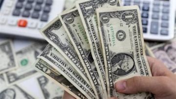 سعر الدولار في ارتفاع متواصل خلال الفترة الأخيرة سعر الدولار في ارتفاع متواصل خلال الفترة الأخيرة