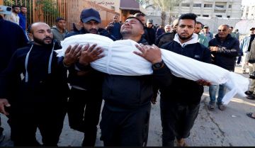 مجــ.ـازر مستمرة .. 3 شهداء من أسرة واحدة في قصف للاحتلال غرب خان يونس مجــ.ـازر مستمرة .. 3 شهداء من أسرة واحدة في قصف للاحتلال غرب خان يونس