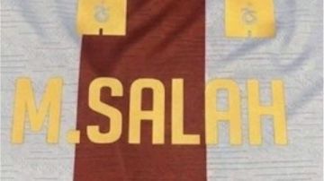 محمد صلاح يرتدي القميص رقم 11 مع طرابزون سبور محمد صلاح يرتدي القميص رقم 11 مع طرابزون سبور