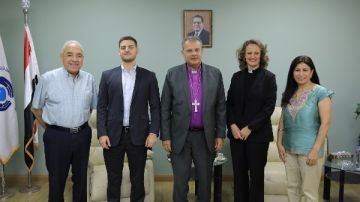 رئيس الطائفة الإنجيلية يستقبل رئيسة منظمة كنائس من أجل السلام في الشرق الأوسط رئيس الطائفة الإنجيلية يستقبل رئيسة منظمة كنائس من أجل السلام في الشرق الأوسط