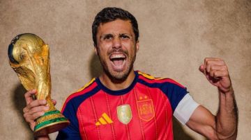 الكلاسيكو يشتعل في الميركاتو.. رودري يشعل حربًا جديدة بين ريال مدريد وبرشلونة.. ايه الحكاية