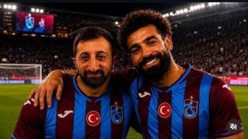 كوكسال بابا يحتفل بانتقال محمد صلاح إلى طرابزون سبور (فيديو)