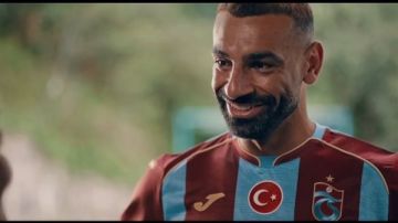 من الملاعب للدراما.. محمد صلاح يشارك في إعلان جديد لنادي طرابزون سبور من الملاعب للدراما.. محمد صلاح يشارك في إعلان جديد لنادي طرابزون سبور