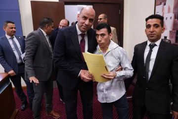 وزير العمل يسلم عقودا جديدة لذوي الهمم في 3 شركات وزير العمل يسلم عقودا جديدة لذوي الهمم في 3 شركات