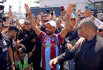 استقبال تاريخي لمحمد صلاح في طرابزون (فيديو) استقبال تاريخي لمحمد صلاح في طرابزون (فيديو)