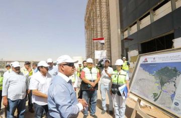 حوار مثير للجدل بين وزير النقل المصري ومهندسة حوار مثير للجدل بين وزير النقل المصري ومهندسة