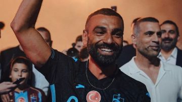 بعد الاستقبال التاريخي.. هشام يكن: مين ميسي جنب صلاح .. قصة نجاح حقيقية بعد الاستقبال التاريخي.. هشام يكن: مين ميسي جنب صلاح .. قصة نجاح حقيقية