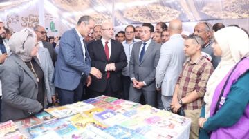 محافظ الفيوم والمفوض بتسيير أعمال الهيئة العامة للكتاب يفتتحان الدورة الأولى لمعرض كتاب أبشواي محافظ الفيوم والمفوض بتسيير أعمال الهيئة العامة للكتاب يفتتحان الدورة الأولى لمعرض كتاب أبشواي