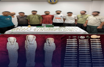 الأمن المصري يضبط كنزا أثريا بحوزة مواطنين الأمن المصري يضبط كنزا أثريا بحوزة مواطنين