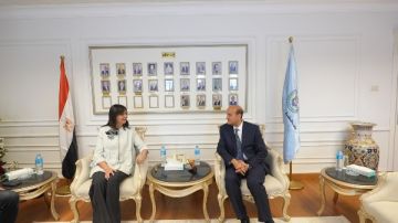 محافظ أسيوط يستقبل السفيرة نبيلة مكرم ويبحثان تعزيز التعاون مع التحالف الوطني لخدمة الأولى بالرعاية محافظ أسيوط يستقبل السفيرة نبيلة مكرم ويبحثان تعزيز التعاون مع التحالف الوطني لخدمة الأولى بالرعاية