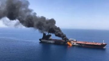 انفجار قرب ناقلة بسواحل عمان انفجار قرب ناقلة بسواحل عمان
