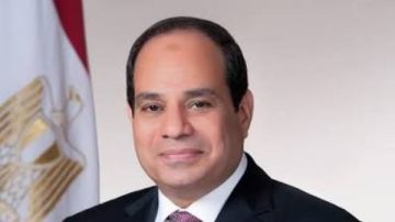 الرئيس السيسي يستقبل ملك البحرين في مطار العلمين الرئيس السيسي يستقبل ملك البحرين في مطار العلمين