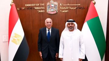 حسين لبيب يكشف سر زيارة وفد الزمالك لسفير الإمارات بالقاهرة حسين لبيب يكشف سر زيارة وفد الزمالك لسفير الإمارات بالقاهرة