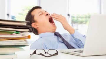 لماذا تشعر بالخمول رغم النوم لساعات كافية؟