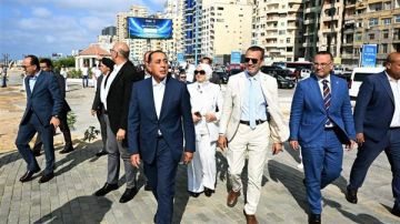 رئيس مجلس الوزراء يتفقد مشروع تطوير كورنيش الإسكندرية رئيس مجلس الوزراء يتفقد مشروع تطوير كورنيش الإسكندرية