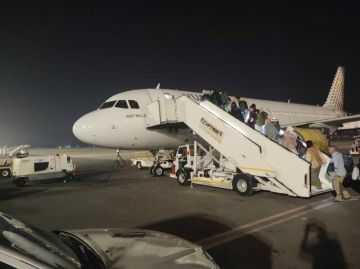 السيسي يوجه بتسريع تطوير المطارات وتعزيز مشاركة القطاع الخاص في إدارتها السيسي يوجه بتسريع تطوير المطارات وتعزيز مشاركة القطاع الخاص في إدارتها