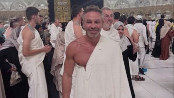 حازم إمام يوثق زيارته للمسجد الحرام برسالة مؤثرة حازم إمام يوثق زيارته للمسجد الحرام برسالة مؤثرة