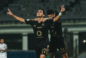 الأهلي يتجاوز عقبة زد (فيديو) الأهلي يتجاوز عقبة زد (فيديو)