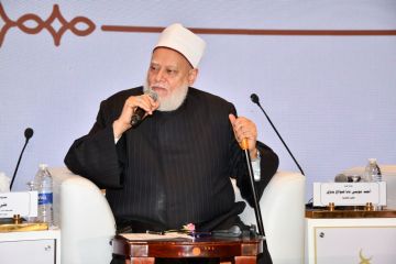 المحبة سلوك.. علي جمعة يوضح كيف يكون الاحتفال الحقيقي بمولد حضرة النبي المحبة سلوك.. علي جمعة يوضح كيف يكون الاحتفال الحقيقي بمولد حضرة النبي