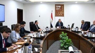 رئيس الوزراء يتابع جهود تطوير منظومة عمل الطلاب الوافدين رئيس الوزراء يتابع جهود تطوير منظومة عمل الطلاب الوافدين